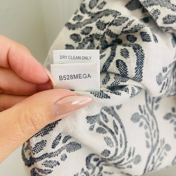 BCBG Maxazria Floral Print Cream and Black Women's Top - Picture 7 of 11